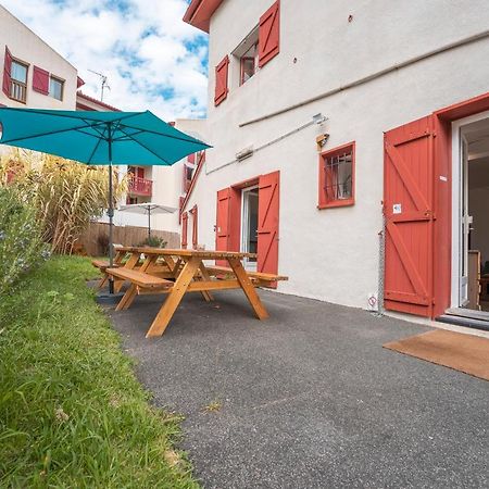Garden - Utopy Hostel Biarritz Exterior photo
